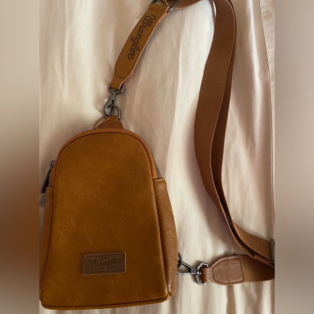 Wrangler Leather Crossbody Bag